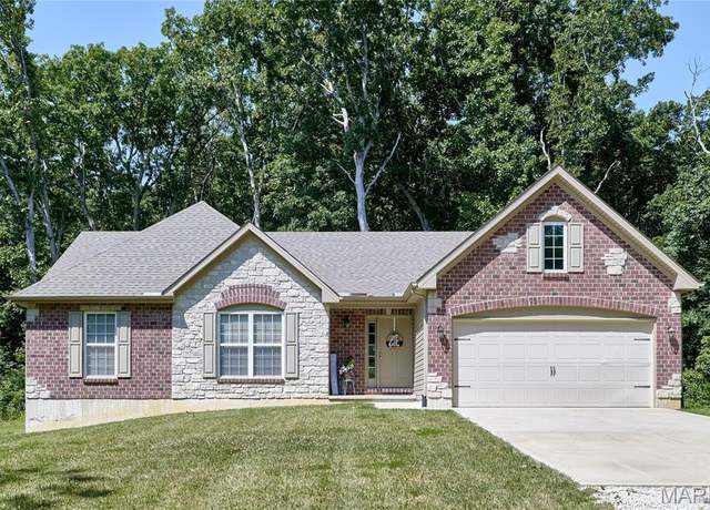 Property at 440 Winchester Way, Winfield, MO 63389, 3 beds, 2 baths