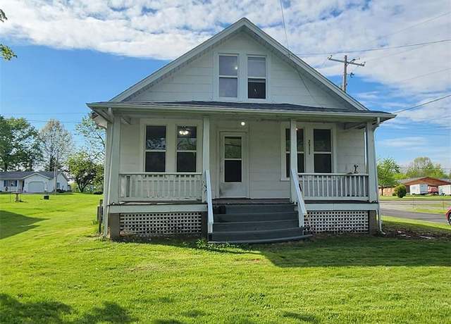 Property at 2311 State St, Chester, IL 62233, 2 beds, 1 bath