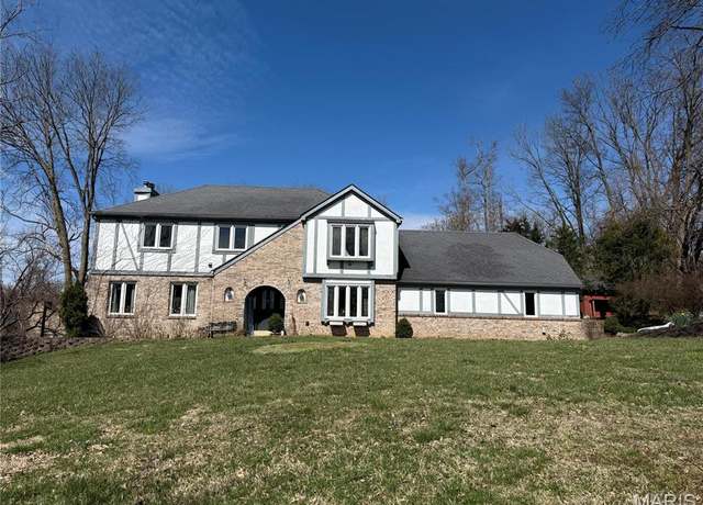 Property at 13 Jamestown Farm Dr, Florissant, MO 63034, 3 beds, 3.5 baths