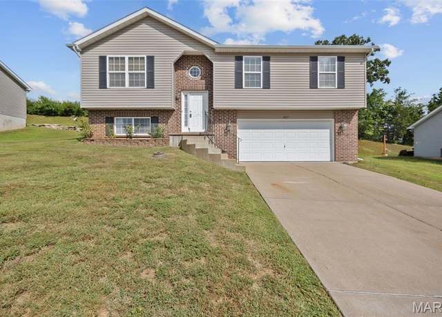 Property at 1015 Leafglen St, Imperial, MO 63052, 3 beds, 2 baths
