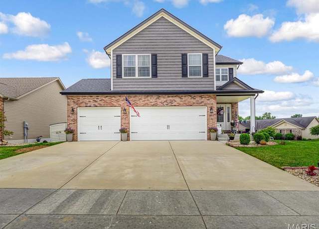 Property at 1050 Creekside Dr, Waterloo, IL 62298, 4 beds, 3.5 baths