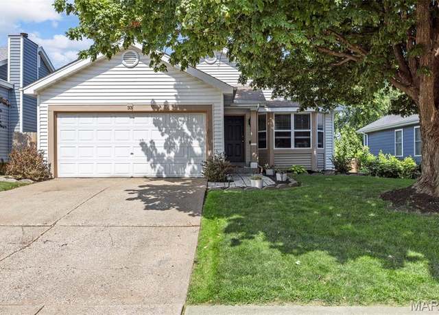 Property at 33 Kingspointe Dr, St Peters, MO 63376, 3 beds, 2.5 baths