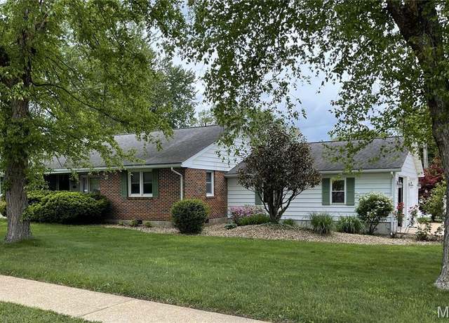 Property at 408 Crestview St, Cuba, MO 65453, 3 beds, 2 baths