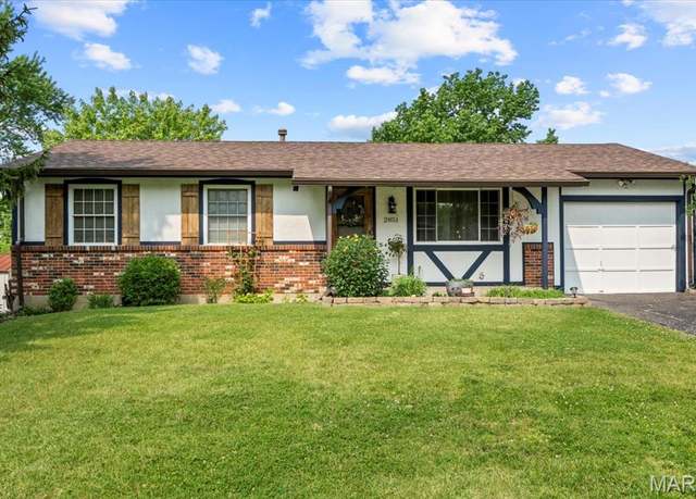 Property at 2851 Quenley St, St Charles, MO 63301, 3 beds, 1.5 baths