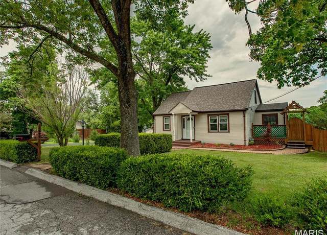 Property at 1640 W Highview Dr, Arnold, MO 63010, 2 beds, 1 bath
