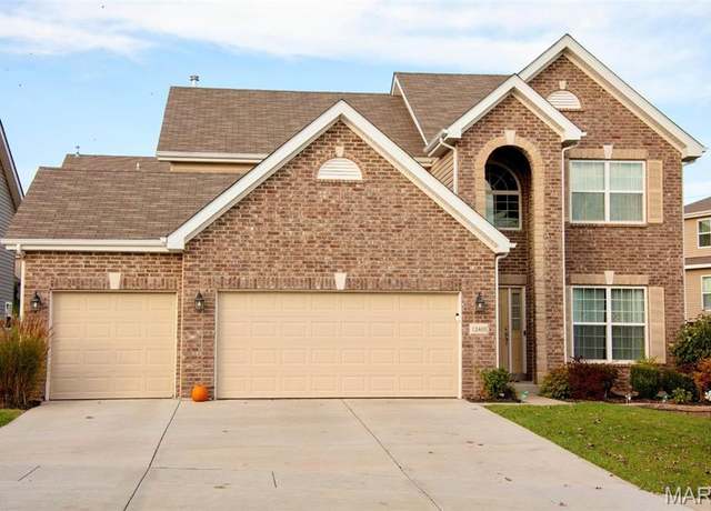 Property at 12405 Bur Oak Dr, Maryland Heights, MO 63146, 4 beds, 2.5 baths