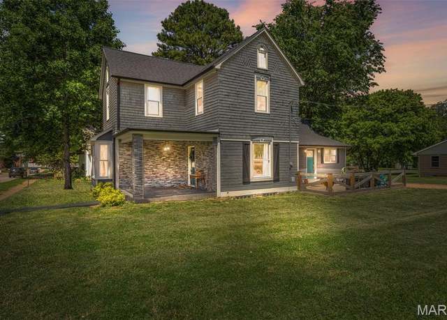 Property at 502 N Jackson St, Farmington, MO 63640, 3 beds, 2 baths