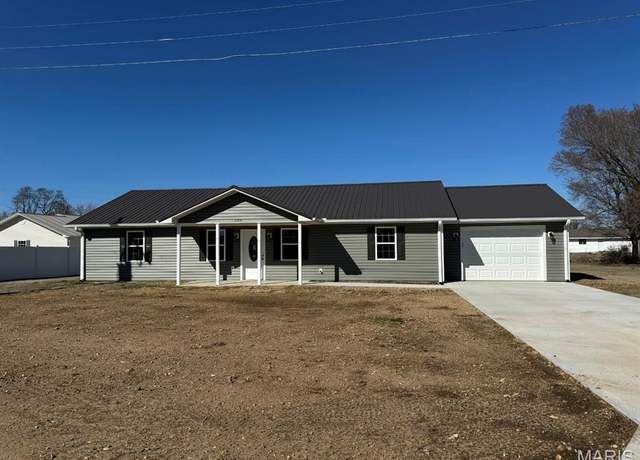 Property at 902 C St, Malden, MO 63863, 3 beds, 2 baths