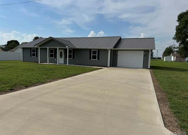 Property at 902 C St, Malden, MO 63863, 3 beds, 2 baths