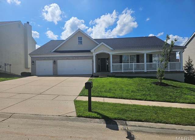 Property at 153 Henderson Dr, Wentzville, MO 63385, 5 beds, 3 baths