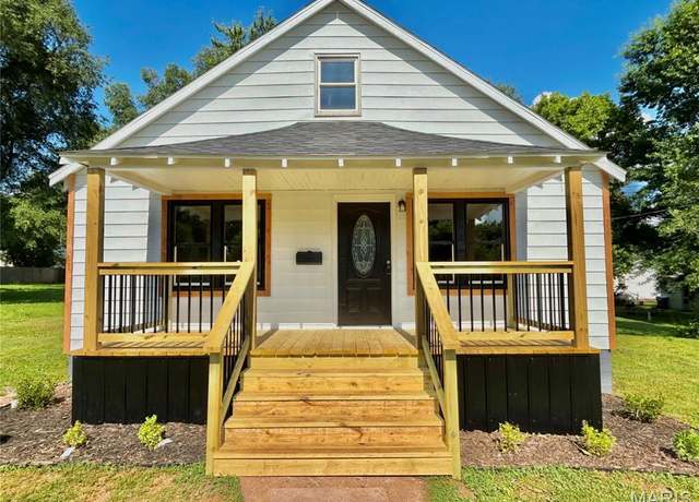 Property at 502 S Washington St, Salem, MO 65560, 3 beds, 3 baths