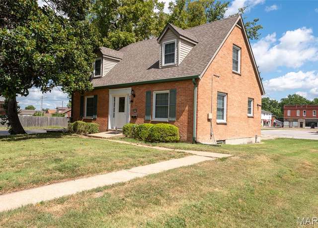 Property at 4823 W Washington St, Belleville, IL 62226, 3 beds, 2.5 baths