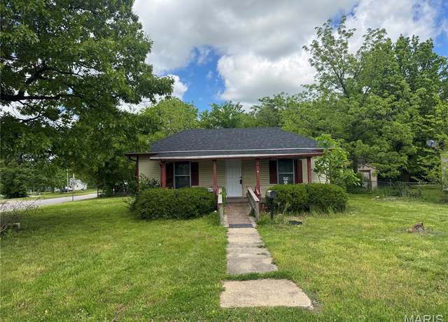 Property at 885 W 4th St, Lebanon, MO 65536, 2 beds, 1 bath