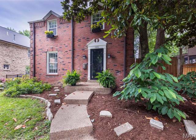Property at 1076 N Jackson Ave, University City, MO 63130, 3 beds, 1.5 baths
