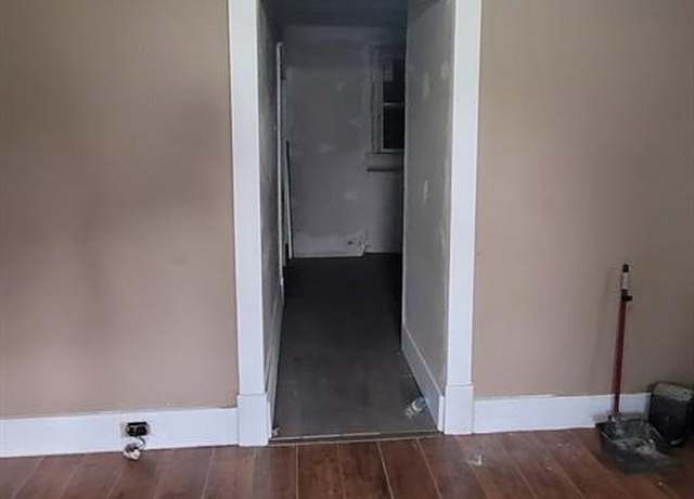 Property at 3654 Pine Grove Ave, St Louis, MO 63121, 3 beds, 1.5 baths