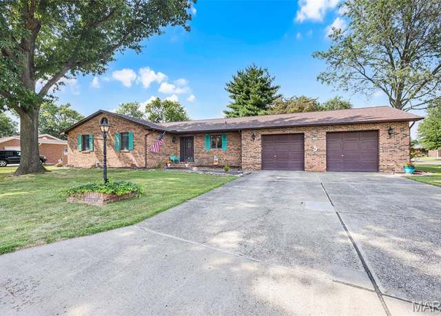 Property at 210 Sundown Dr, Wood River, IL 62095, 3 beds, 2.5 baths