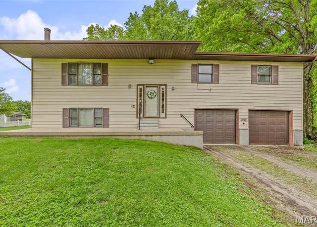 Property at 4918 Oakridge Dr, Granite City, IL 62040, 3 beds, 2.5 baths