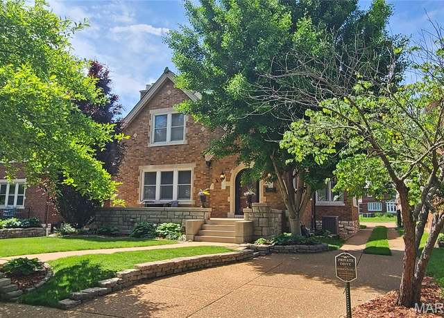 Property at 3864 Federer Pl, St Louis, MO 63116, 4 beds, 2 baths