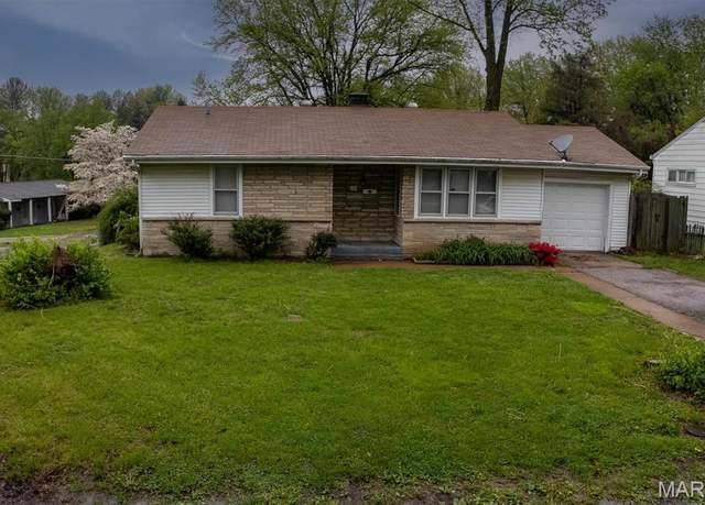 Property at 11 S 44th St, Belleville, IL 62226, 3 beds, 1 bath
