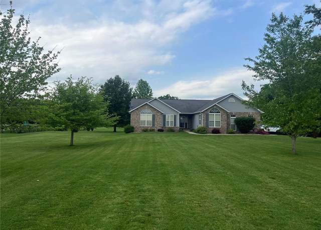 Property at 7867 Lebanon Rd, Troy, IL 62294, 3 beds, 3 baths