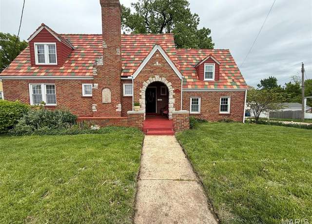 Property at 300 N Elizabeth Ave, St Louis, MO 63135, 3 beds, 2.5 baths