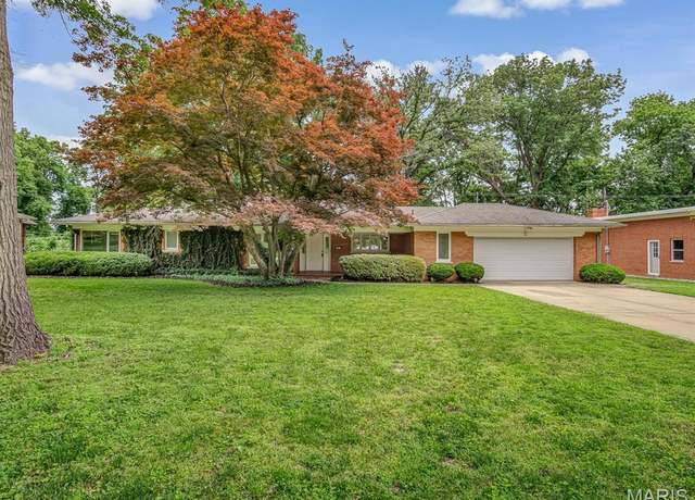 Property at 68 Carnation Dr, Belleville, IL 62221, 3 beds, 3 baths
