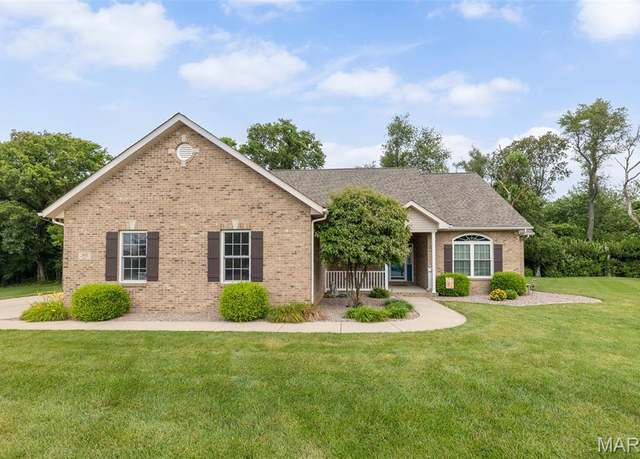Property at 3100 High Pointe Dr, Belleville, IL 62221, 4 beds, 3 baths