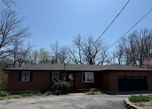 Property at 30 Ridge St, Moro, IL 62067, 5 beds, 3 baths