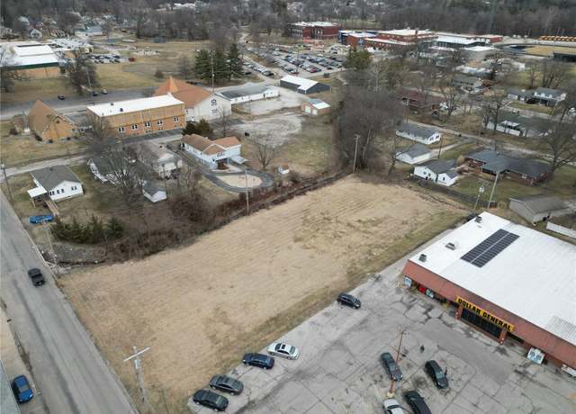 Property at 1131 Rountree St, Hillsboro, IL 62049