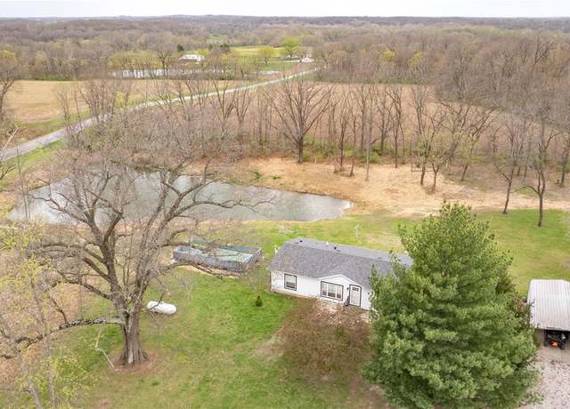 Property at 1401 Longbridge Trl, Walshville, IL 62091, 2 beds, 2 baths