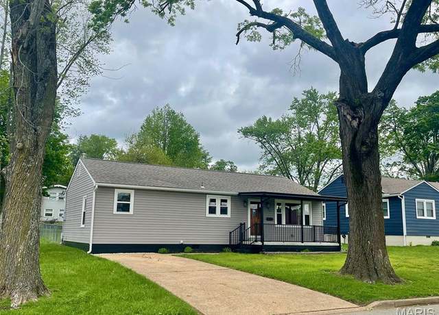 Property at 27 Moore St, Farmington, MO 63640, 3 beds, 1.5 baths