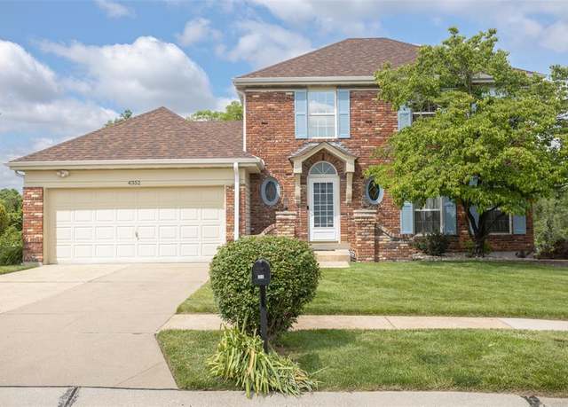 Property at 4352 Kensington Manor Dr, St Louis, MO 63128, 3 beds, 2.5 baths