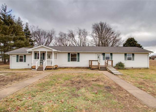 Property at 23406 Helens Pl, Jerseyville, IL 62052, 4 beds, 2 baths
