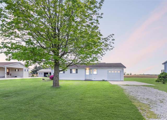 Property at 1914 W County Rd, Jerseyville, IL 62052, 3 beds, 1 bath