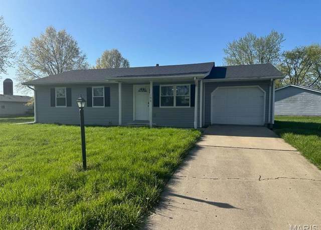 Property at 106 Lynn St, Lebanon, IL 62254, 3 beds, 1.5 baths