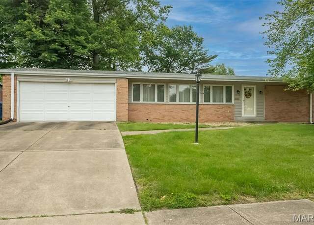 Property at 1530 Gallant Fox Dr, Florissant, MO 63033, 3 beds, 2 baths