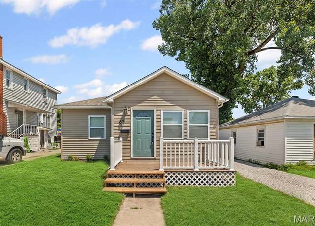 Property at 61 Eckhard Ave, Wood River, IL 62095, 2 beds, 1 bath
