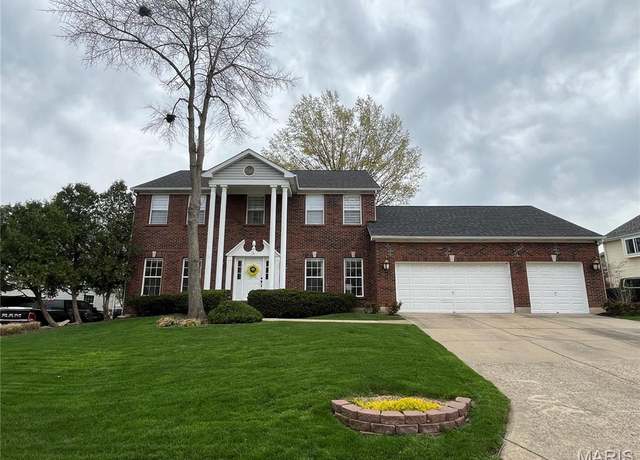 Property at 4 Stone Falcon Ct, Lake St Louis, MO 63367, 4 beds, 2.5 baths
