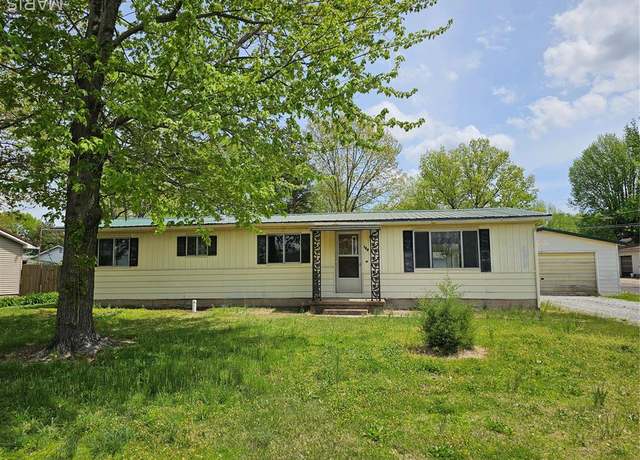Property at 700 N James St, Sparta, IL 62286, 3 beds, 4 baths