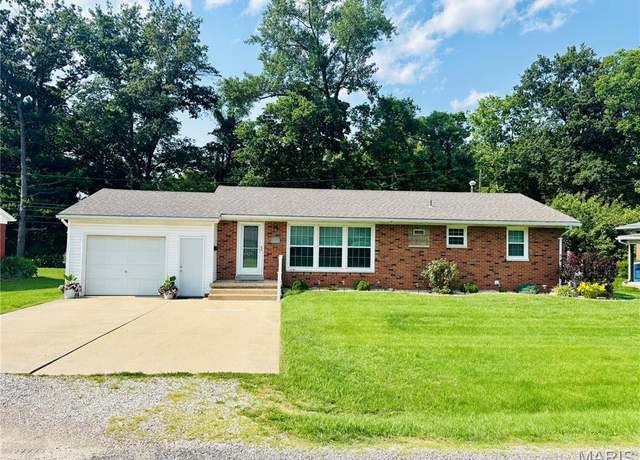 Property at 535 W 4th St, Trenton, IL 62293, 2 beds, 1.5 baths