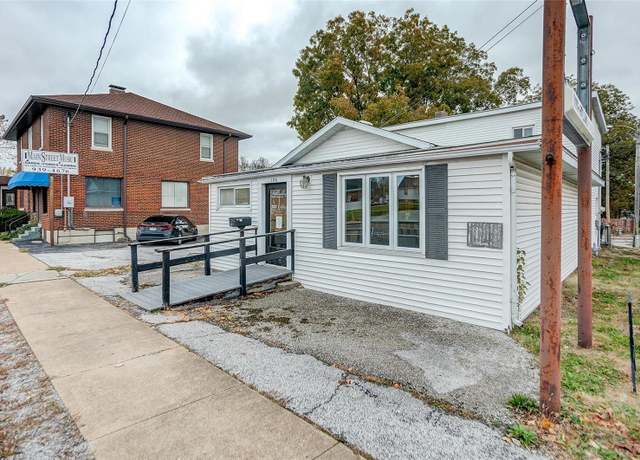 Property at 106 N Market St, Waterloo, IL 62298, 2 beds, 2 baths