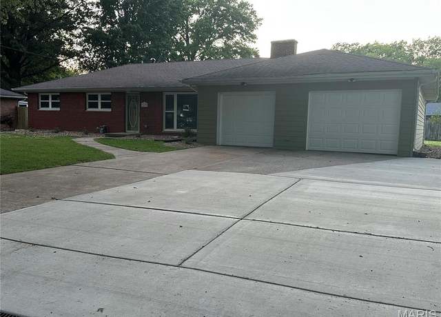 Property at 2439 Lynch Ave, Granite City, IL 62040, 6 beds, 4 baths