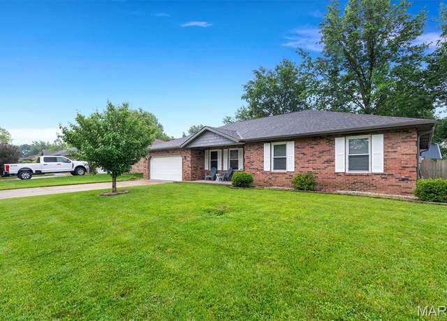 Property at 624 Deerfield Dr, Belleville, IL 62226, 3 beds, 2 baths