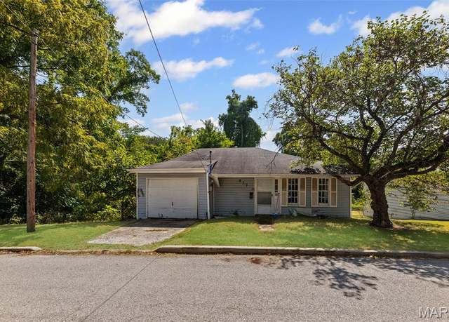 Property at 827 Chouteau Ave, Alton, IL 62002, 3 beds, 1 bath