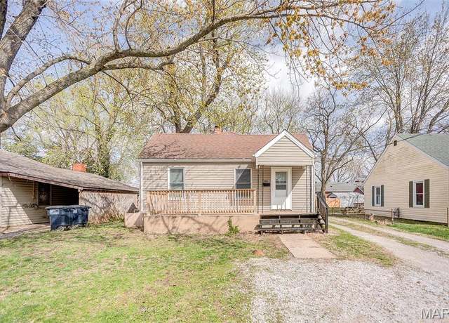 Property at 1810 N Van Buren St, Litchfield, IL 62056, 2 beds, 1 bath
