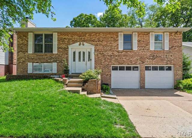 Property at 6100 Southern Dr, St Louis, MO 63123, 3 beds, 2.5 baths