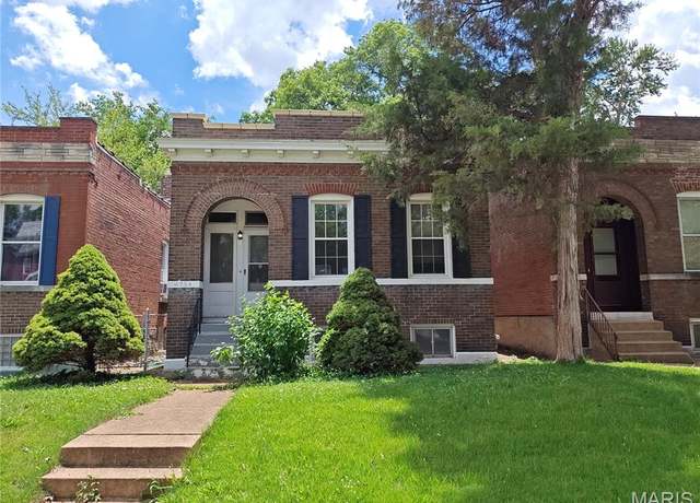 Property at 4754 Alaska Ave, St Louis, MO 63111, 1 bed, 1.5 baths