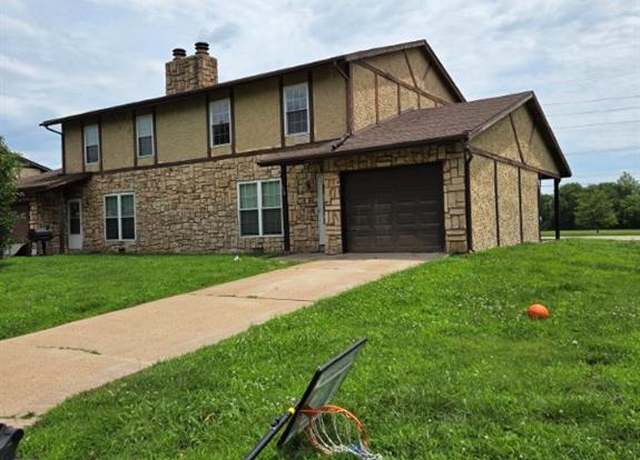 Property at 316-318-318 Campus Dr, Belleville, IL 62221, 12 beds, 8 baths