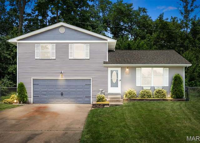 Property at 1202 Hawthorn Ct, Troy, MO 63379, 3 beds, 2 baths