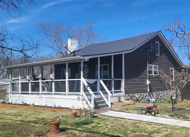 Property at 3061 State Route 150, Chester, IL 62233, 3 beds, 2 baths